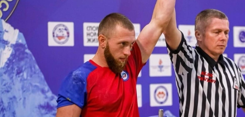 Федерация армрестлинга России в 2023 году признала Альберта Кенжева одним из лучших молодых спортсменов в России.  