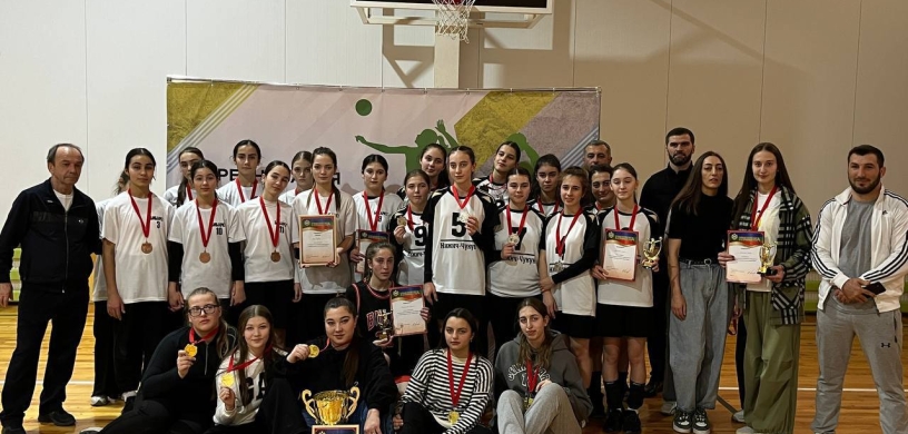 9 марта в спорткомплексе «Алашара» прошёл очередной этап соревнований по волейболу среди школьниц. 