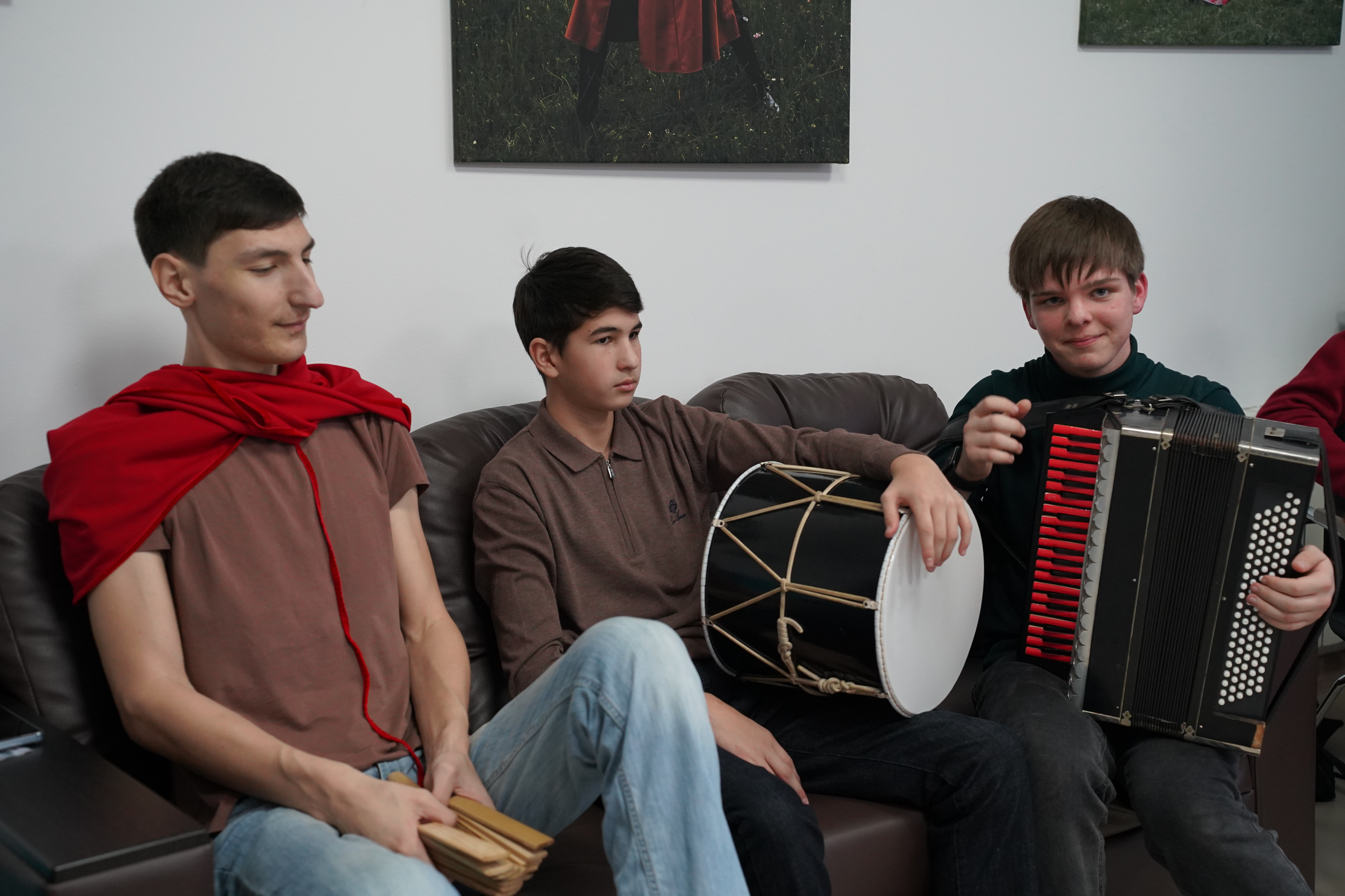 17 января в офисе «Алашары» прошла музыкальная встреча участников волонтерского клуба. 