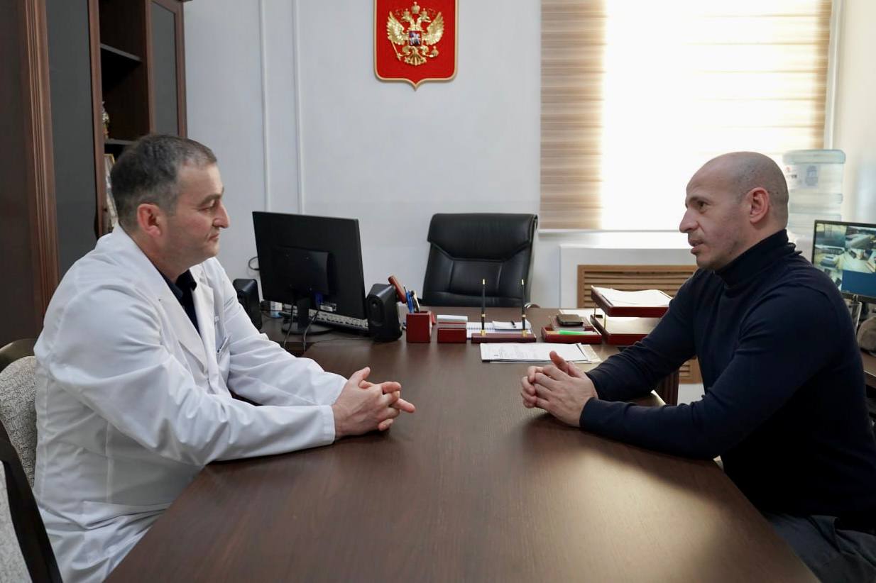 Встреча с главным врачом Абазинской центральной районной поликлиники Анзором Харатоковым 