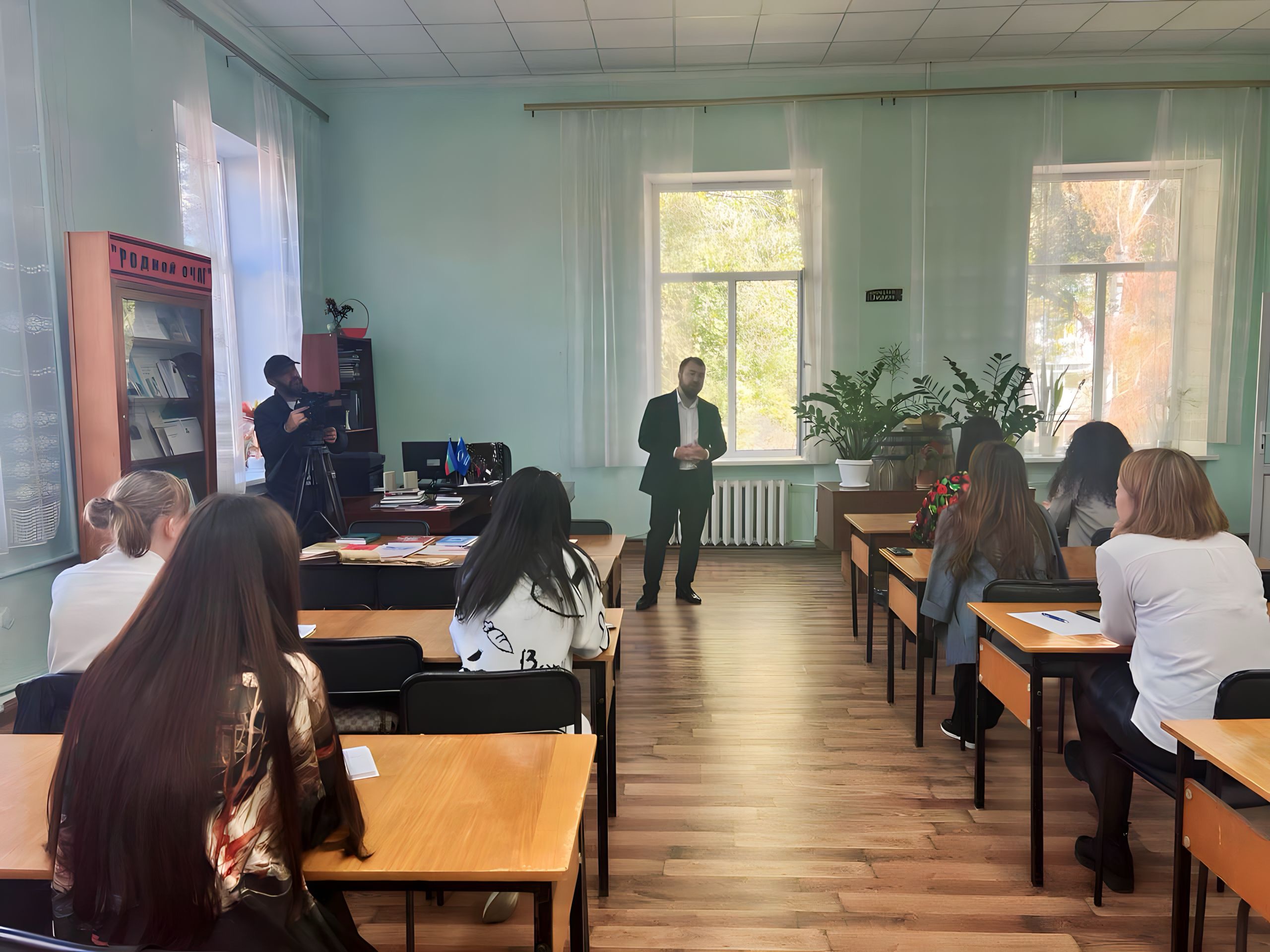 Мурат Гедугов встретился с участниками проекта «Школа межэтнической журналистики»